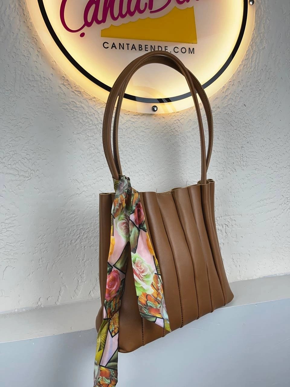 Taba Renk Fularlı Yavrulu Lüx Kalite Çanta CB6397