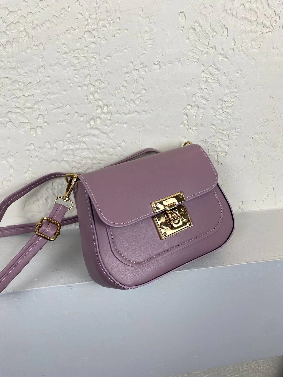 Lila Renk Kilitli Çapraz Çanta