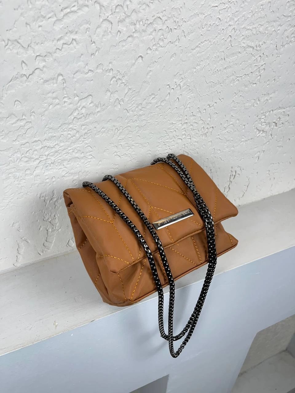 Taba Renk Zincirli Çapraz Çanta