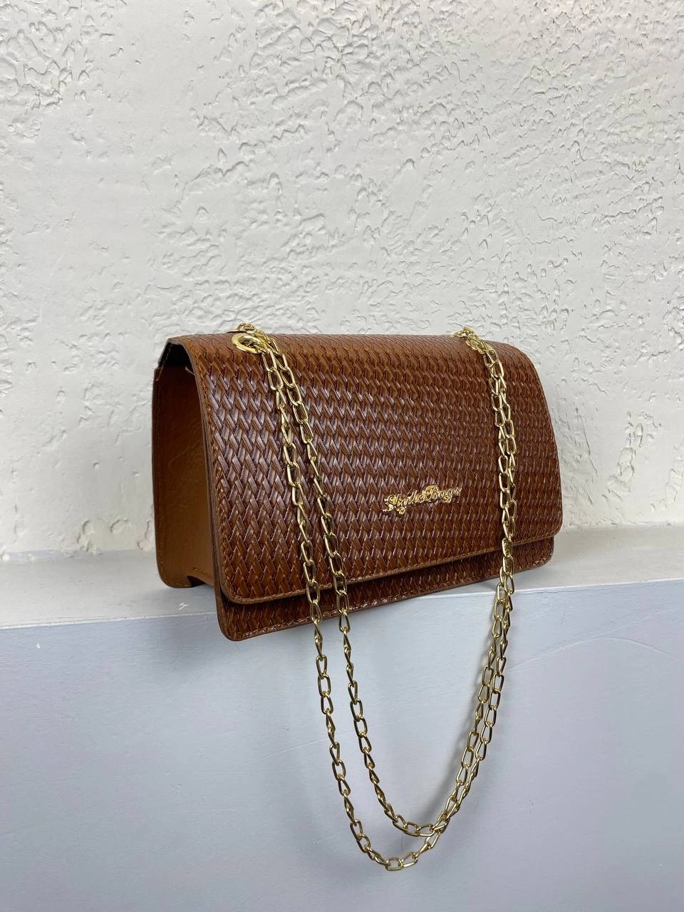 Taba Zincirli Çapraz Kalıp Çanta