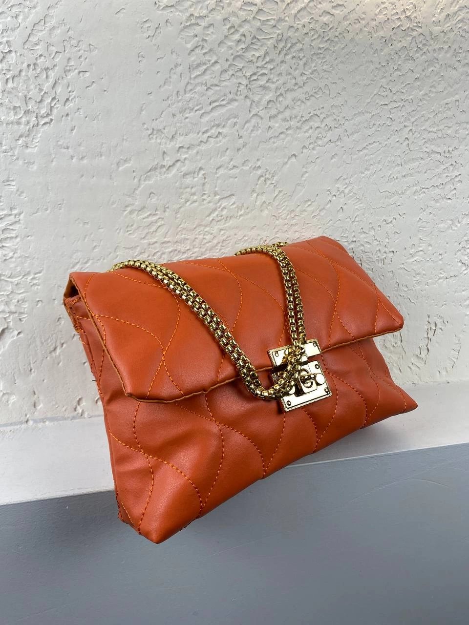 Turuncu Kapitone Zincirli Çanta
