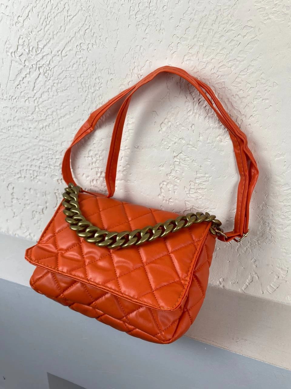 Turuncu Renk Zincir Detay Çanta