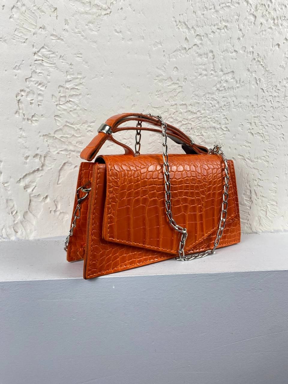 Turuncu Renk Zincirli Kalıp Çanta