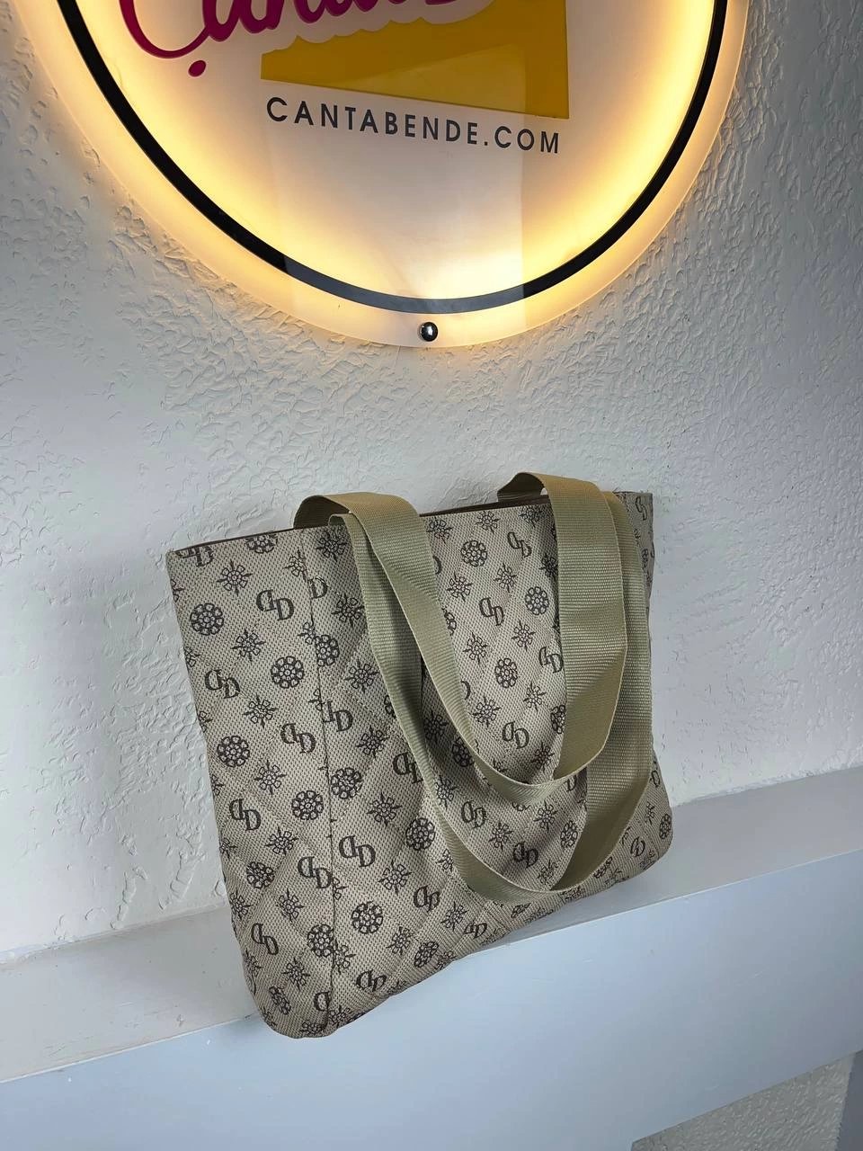 Vizon Büyük Boy Kapitone Kol Çanta CB5237