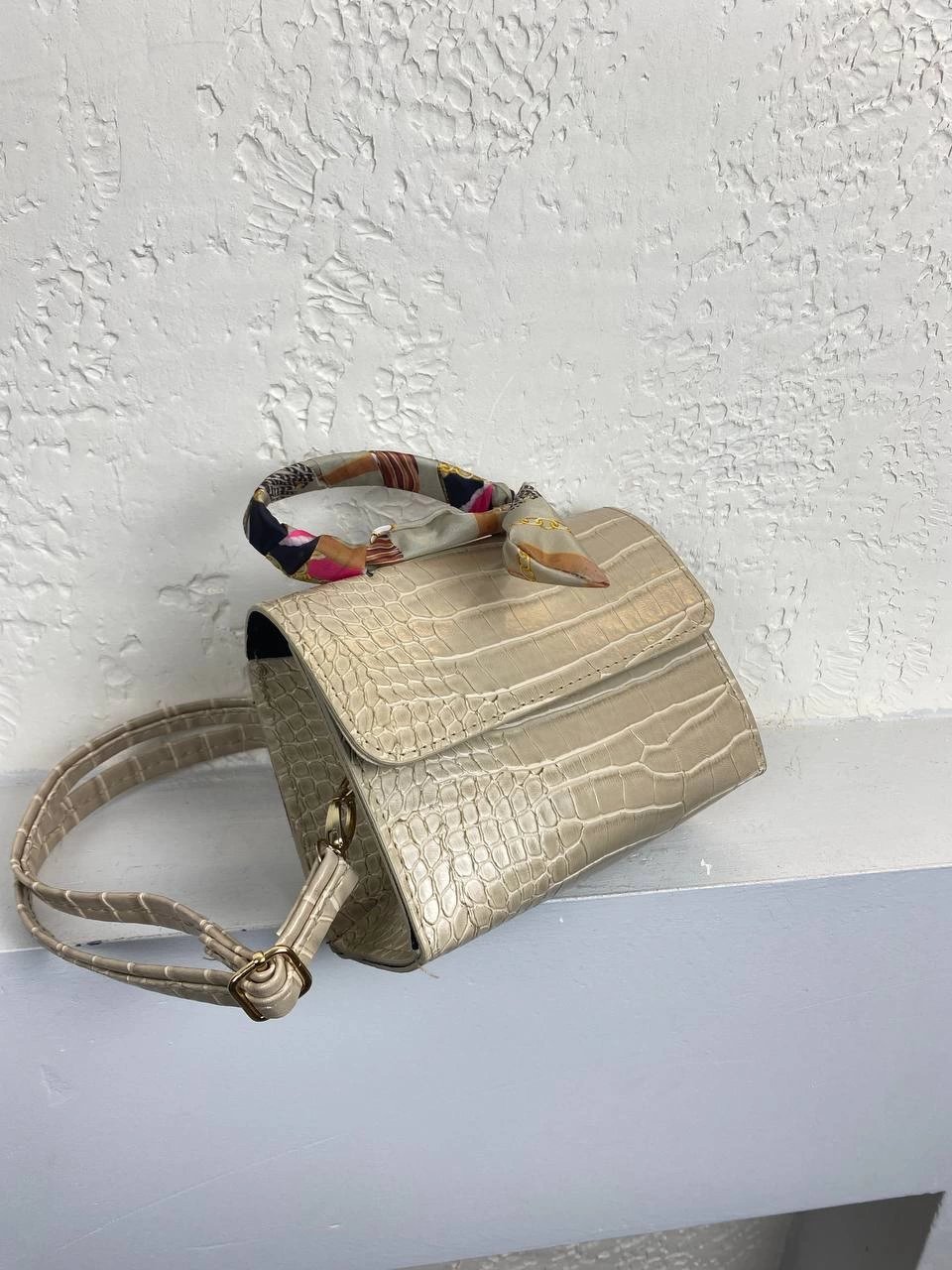 Vizon Renk Fular Detaylı Kol Çanta