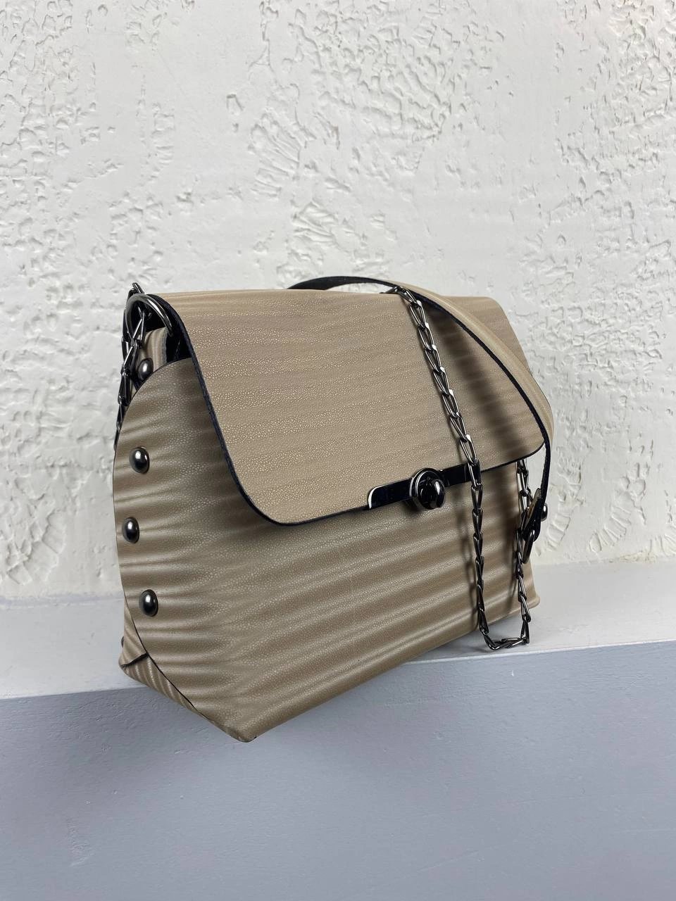 Vizon Renk Kalıp Zincirli Çanta