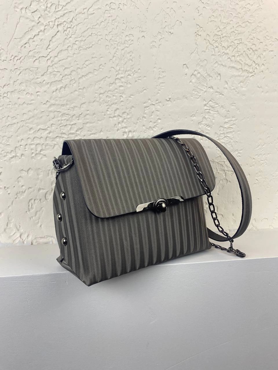 Gri Renk Kalıp Zincirli Çanta