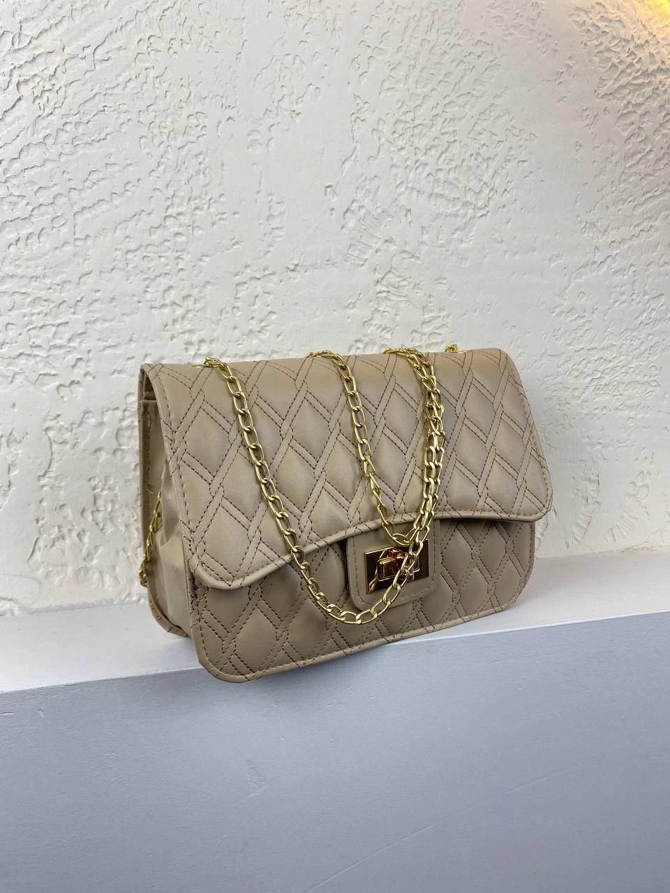 Vizon Renk Kapitone Zincirli Çanta