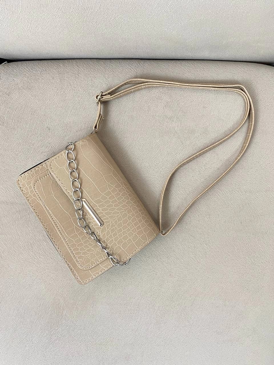 Vizon Renk Zincir Detaylı Çapraz Askı Çanta