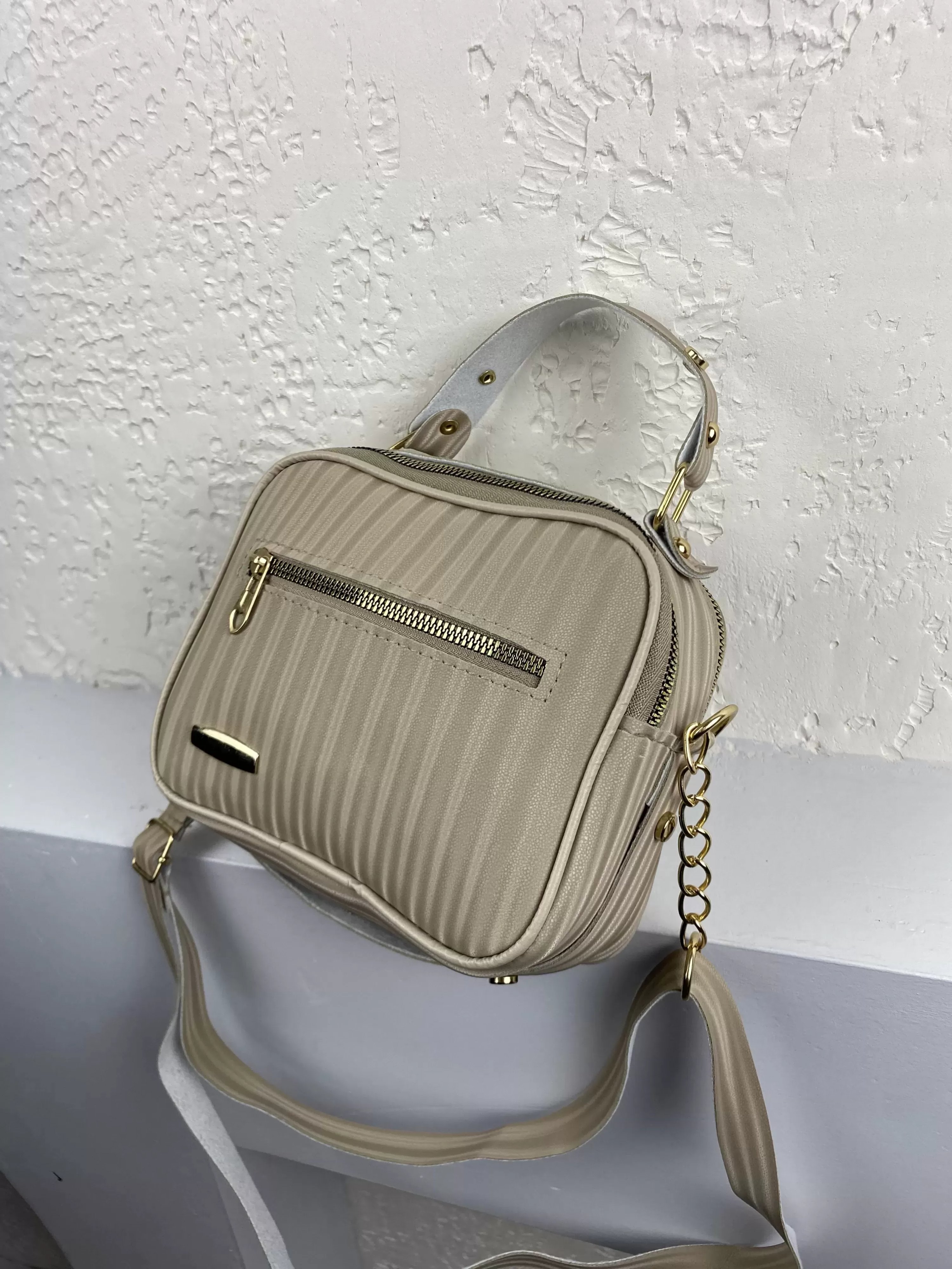 Vizon Renk Zincir Detaylı Kol Çanta