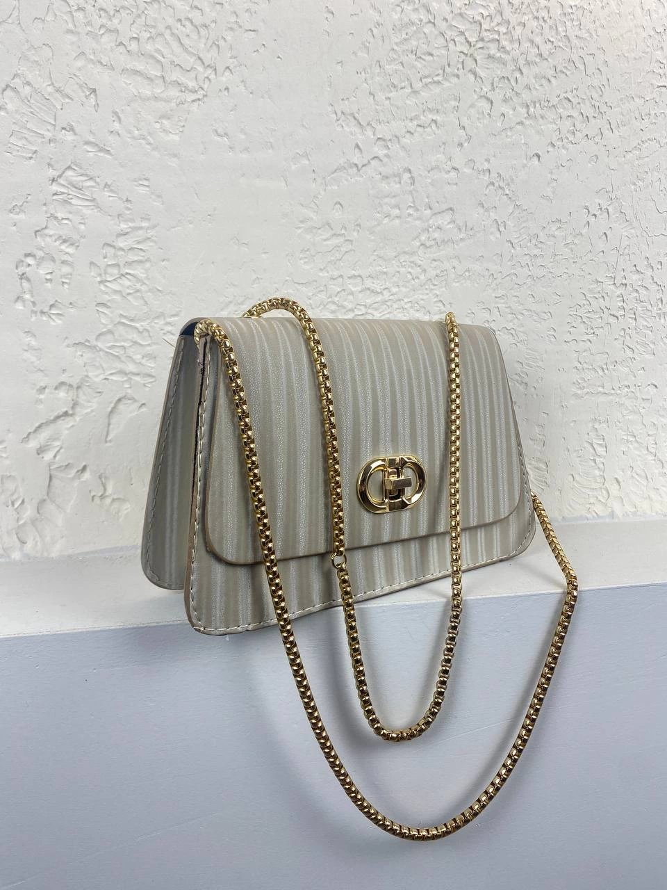 Vizon Renk Zincirli Çapraz Çanta