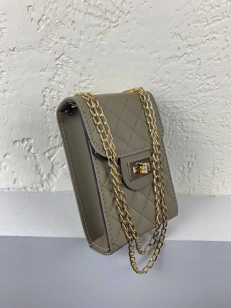 Vizon Renk Zincirli Kalıp Çanta