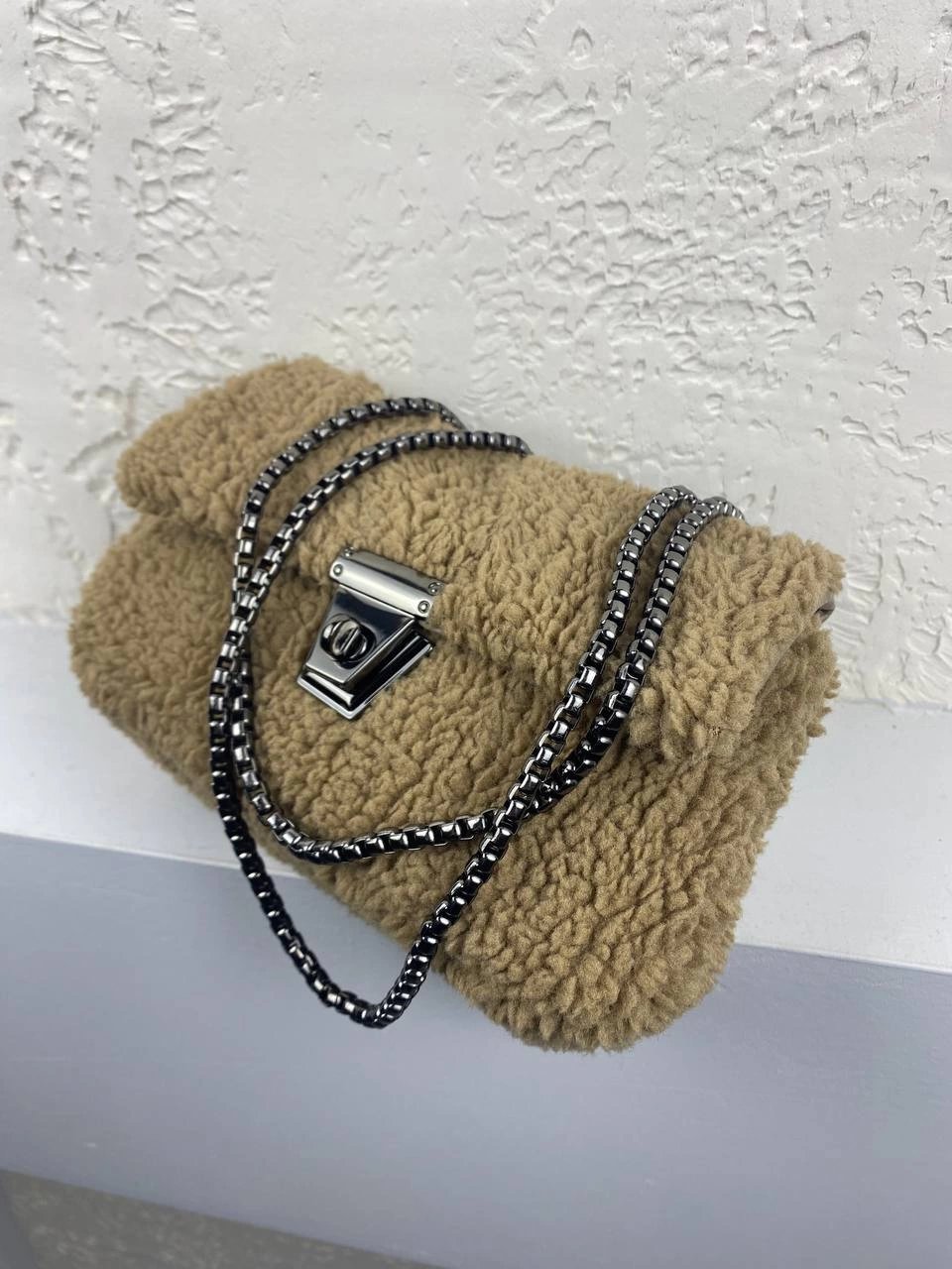 Vizon Renk Zincirli Peluş Çanta