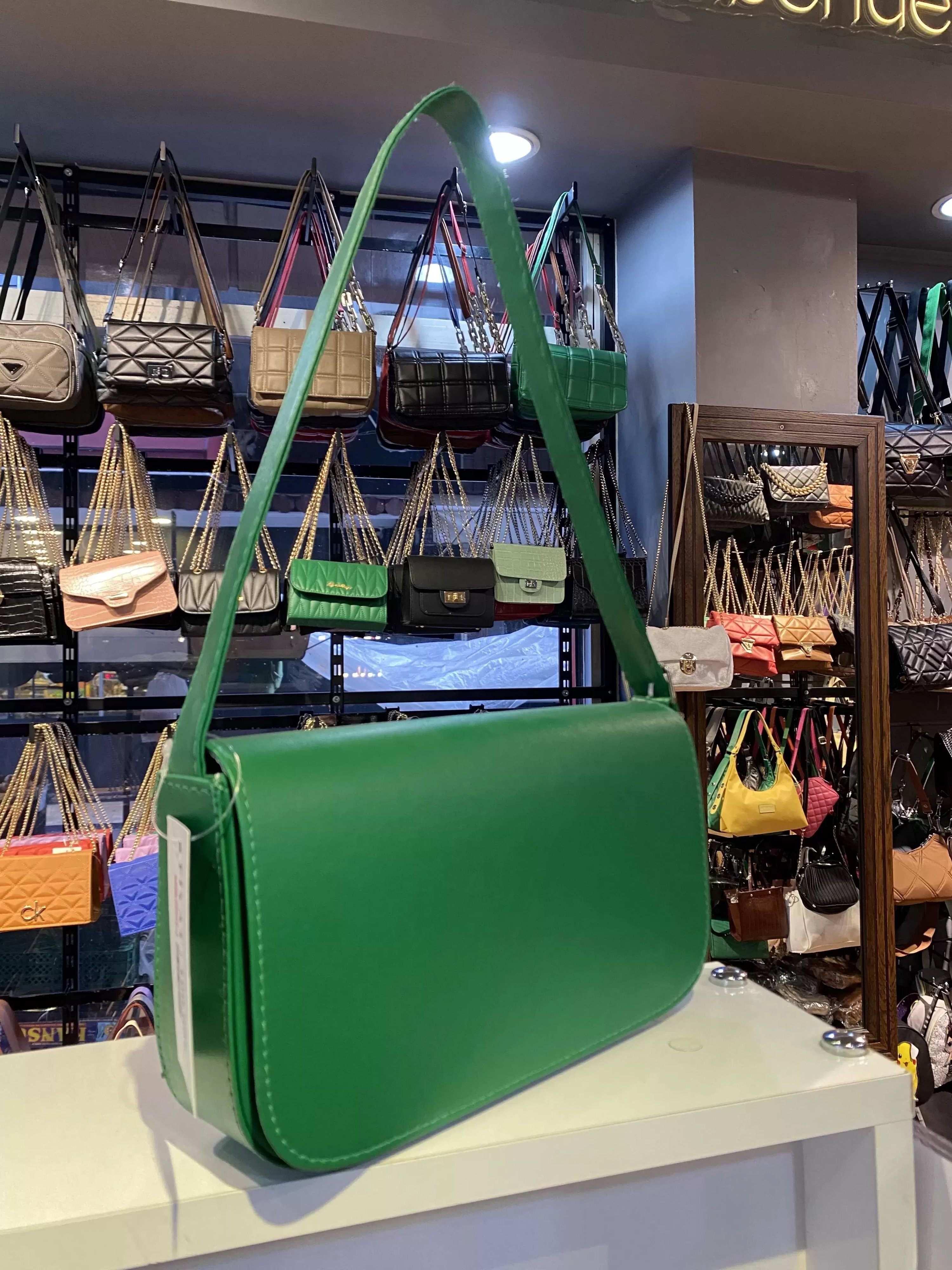 Yeşil Renk Kalıp Kol Çanta