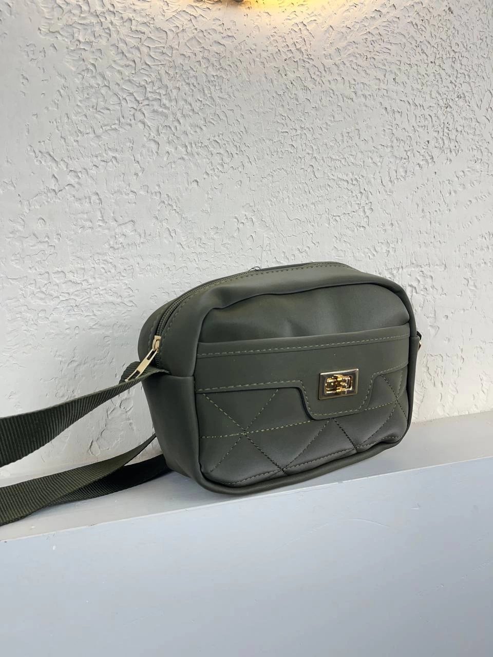 Yeşil Renk Önü Kilitli Çanta CB7493