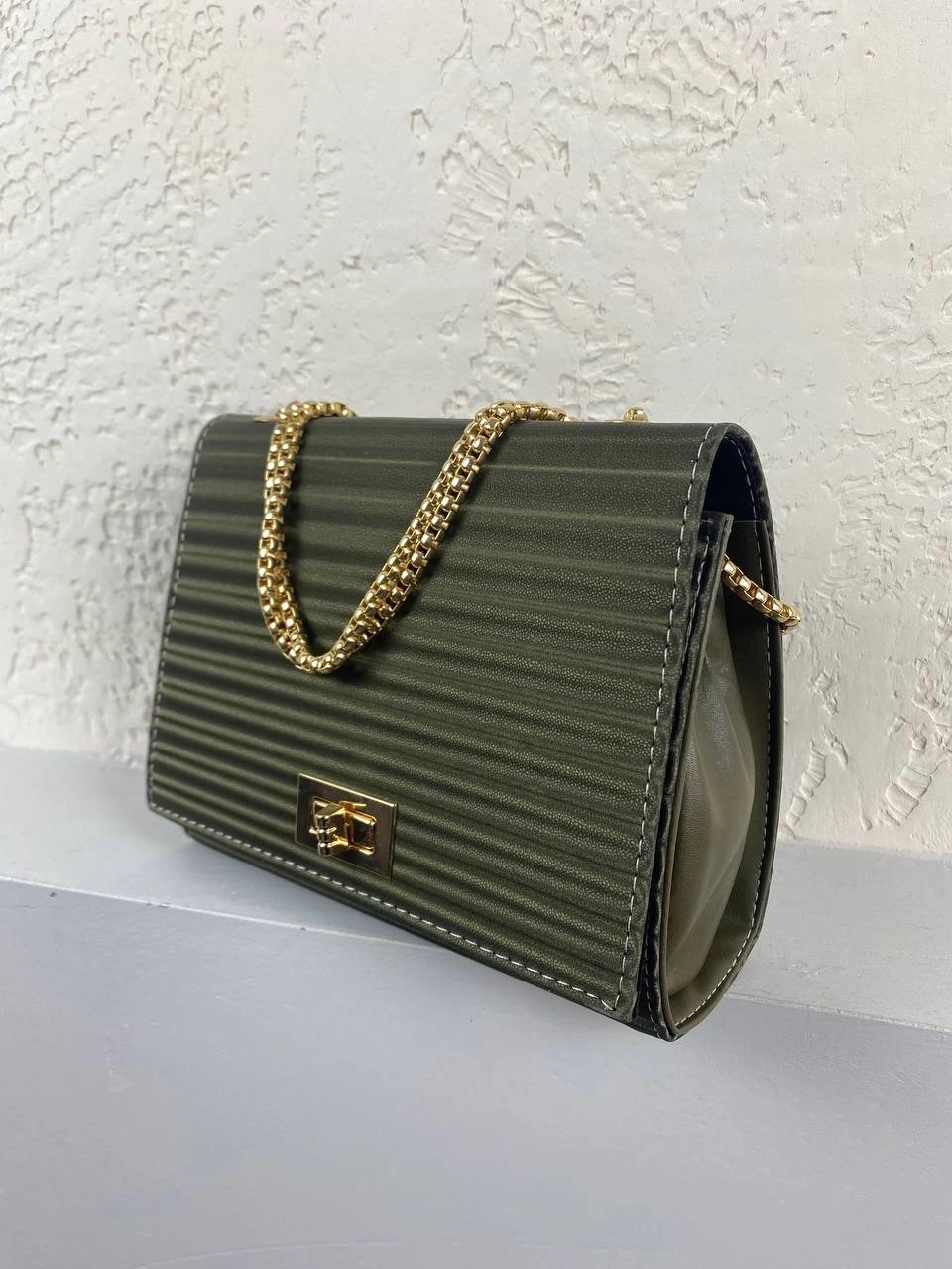 Yeşil Renk Zincir Detaylı Çanta