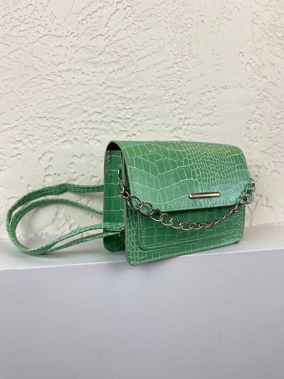 Yeşil Renk Zincir Detaylı Çapraz Askı Çanta