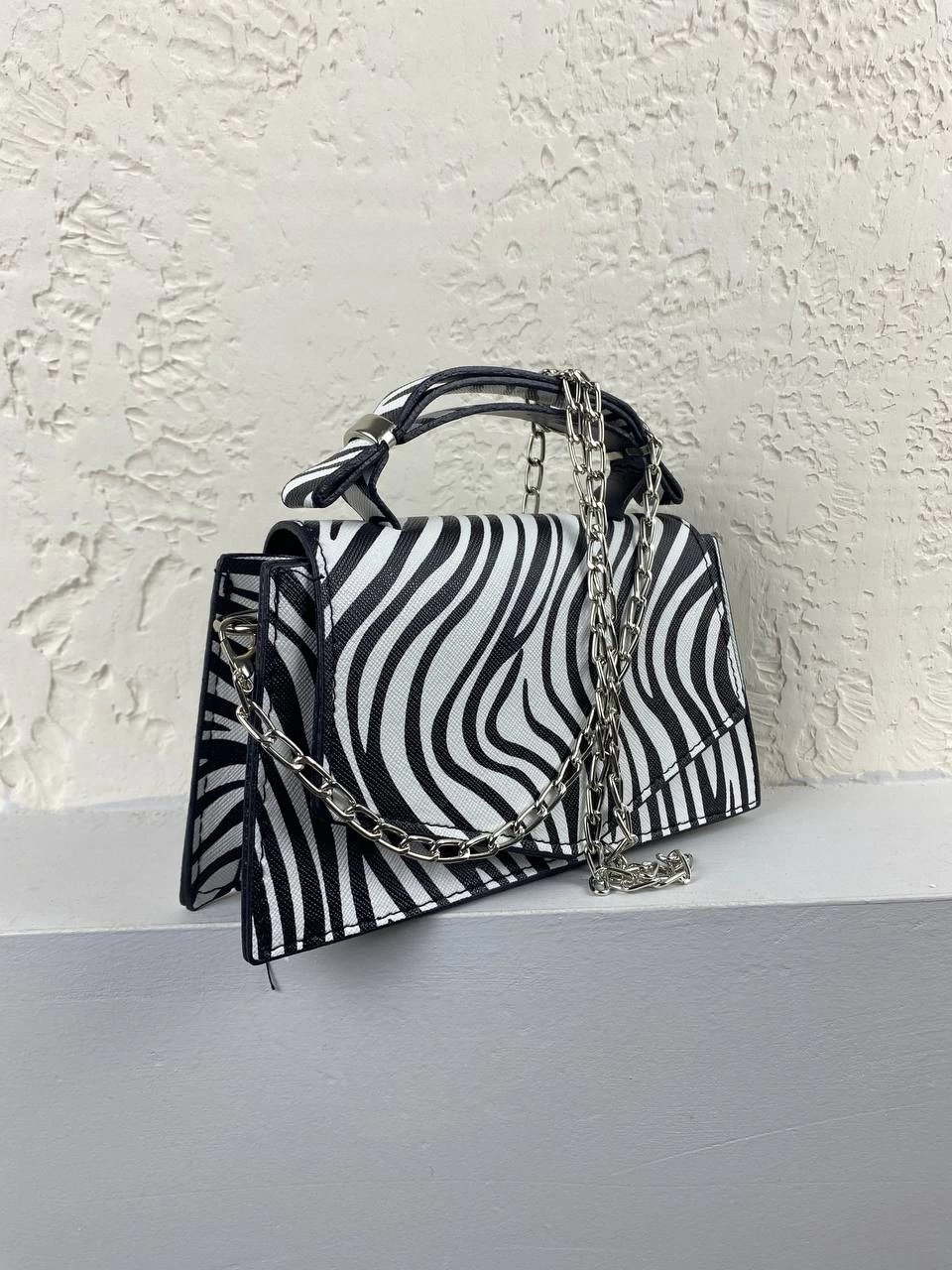 Zebra Renk Zincirli Kalıp Çanta