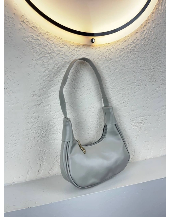 Gri Renk Yumuşak Deri Baget Çanta CB2543