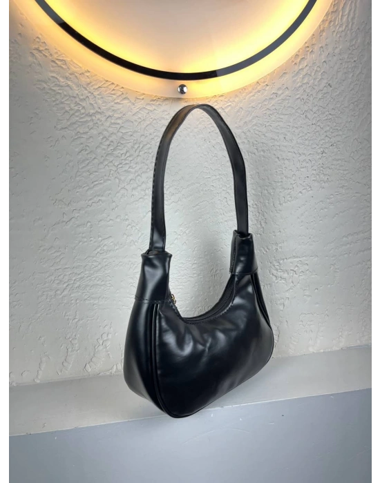 Siyah Renk Yumuşak Deri Baget Çanta CB2543