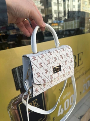 Beyaz Renk Kalıp Kilitli Çanta CB09141