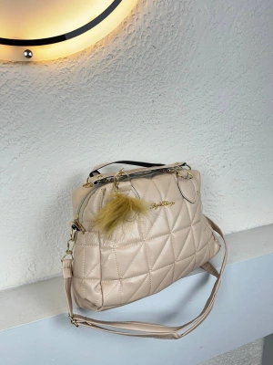 Açık Vizon  Ponpon hediyeli Zincirli Çapraz Çanta CB7826