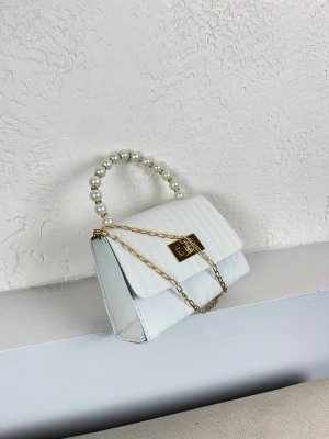 Beyaz Renk İncili Zincirli Çanta CB4178