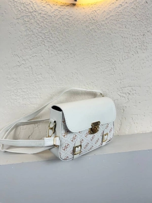 Beyaz Renk Önü Kemerli Çanta CB0691