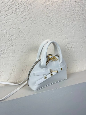 Beyaz Renk Önü Tokalı Kalite Çanta CB90171