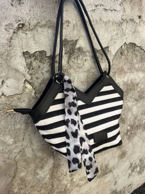 Beyaz Siyah Kalın Çizgili Hasır Kol Çanta CB8194