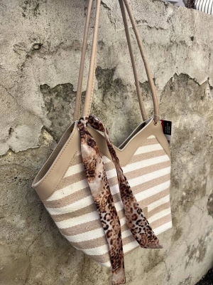 Beyaz Vizon Kalın Çizgili Hasır Kol Çanta CB8194