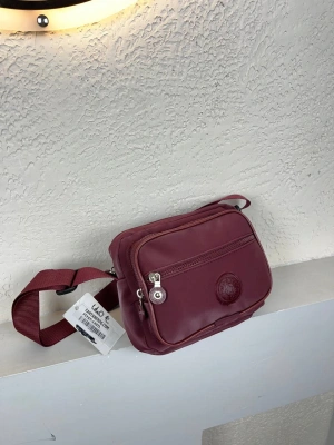 Bordo Renk 3 Bölmeli Krinkıl Çapraz Çanta CB5279
