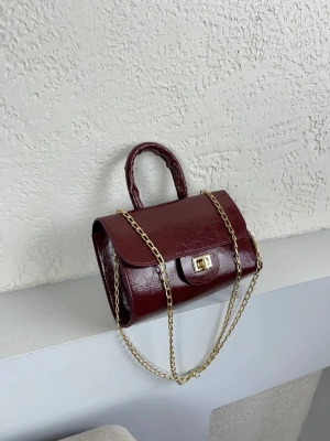 Bordo Renk Kalıp Zincirli Çapraz Çanta CB8161