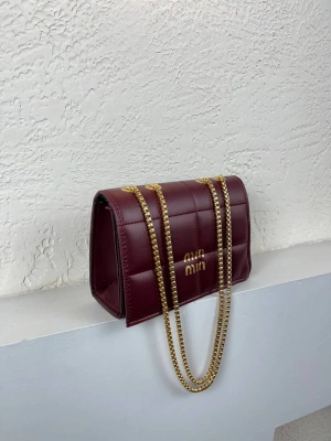 Bordo Renk MUI Kapitone Zincirli Çanta CB7496