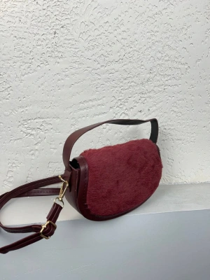 Bordo Renk Peluş Çanta CB90913