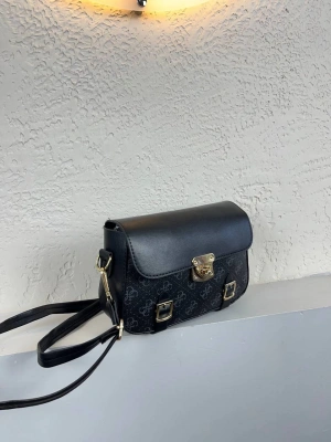 FULL Siyah Renk Önü Kemerli Çanta CB0691