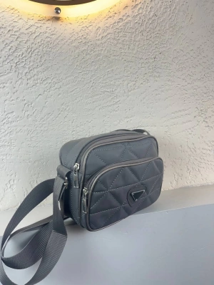 Gri Renk 2 Bölme Kapitone Kücük Çanta CB0239