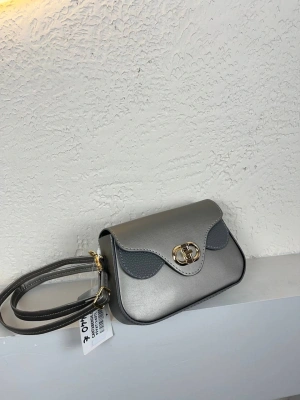 Gri Renk Kalıp Önü Kilitli Çanta CB9131