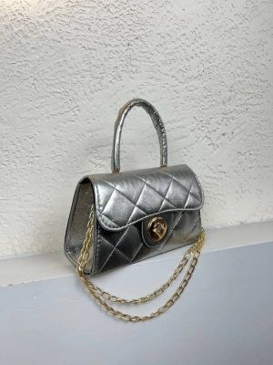 Gri Renk Kapitone Zincirli Çanta CB8134