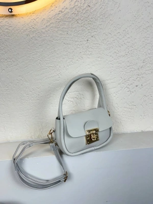 Gri Renk Kilitli Çapraz Çanta CB6974
