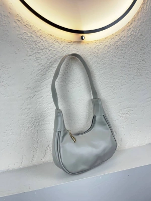 Gri Renk Yumuşak Deri Baget Çanta CB2543