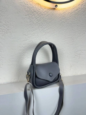 Gri Renk Yumuşak Deri Kampanya Çanta CB3663