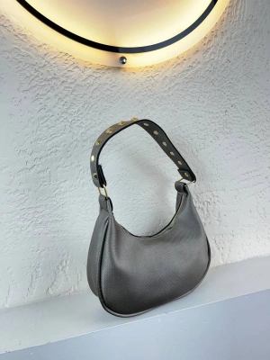 Gümüş Gri Renk Lakos Deri Baget Çanta CB7171