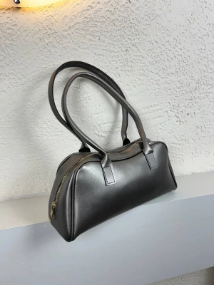 Gümüş Renk Yumuşak Deri Kol Çanta CB1341