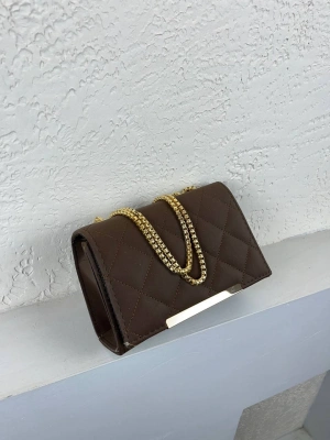 Kahve Kapitone Zincirli Çapraz Çanta CB9669