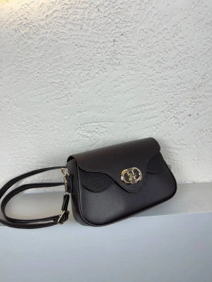 Kahve Renk Kalıp Önü Kilitli Çanta CB9131