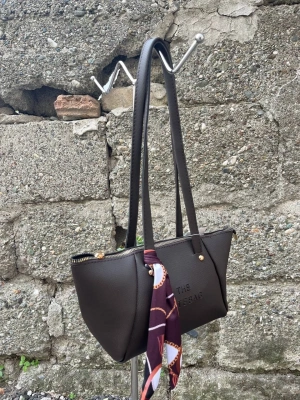 Kahve Renk Lakos Fularlı Çanta CB72911