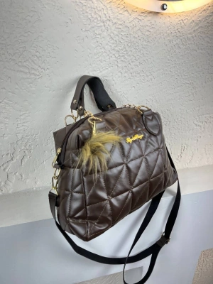 Kahve Renk Ponpon hediyeli Zincirli Çapraz Çanta CB7826