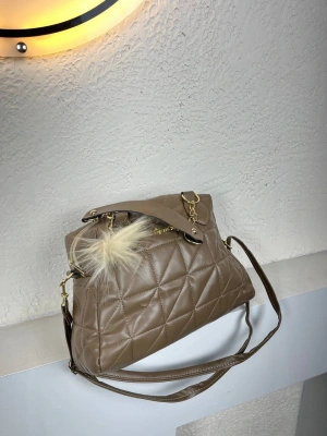 Koyu Vizon Ponpon hediyeli Zincirli Çapraz Çanta CB7826