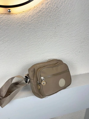 Koyu Vizon Renk 3 Bölmeli Krinkıl Çapraz Çanta CB5279